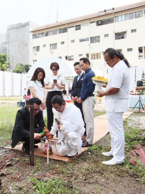 โครงการ รูเนะสุ ทองหล่อ 5ทำพิธีพลีพระเเม่ธรณี และบูชาเทวดาก่อนลงเสาเข็ม