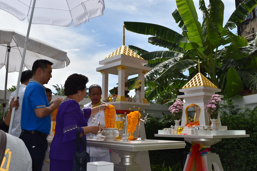 เดอะคิวบ์ พลัส มีนบุรี ทำพิธีอัญเชิญท้าวมหาพรหมประดิษฐานภายในโครงการ