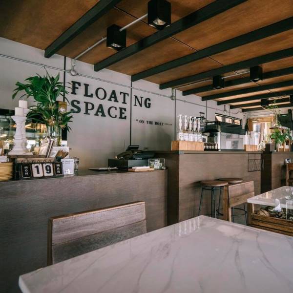 Floating Space Cafe คาเฟ่ลอยน้ำเล็กๆบนแม่น้ำท่าจีน จังหวัดนครปฐม