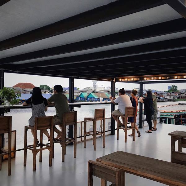 Floating Space Cafe คาเฟ่ลอยน้ำเล็กๆบนแม่น้ำท่าจีน จังหวัดนครปฐม