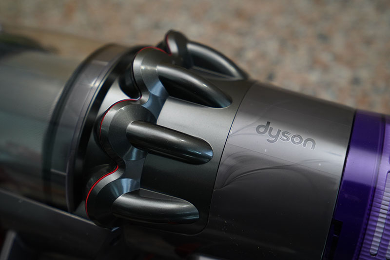 Dyson V11 Absolute เครื่องดูดฝุ่นไร้สาย ดีไซน์เก๋ล้ำสมัย คุณภาพคับคั่ง มั่นใจได้ว่าการทำงานบ้านจะสนุกได้ในทุกๆ วัน