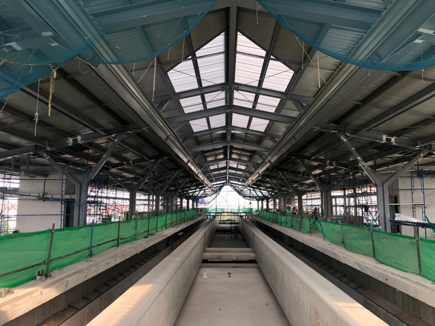 รถไฟฟ้าสายสีเหลือง-ชมพู ก่อสร้าง 74-78 เปอร์เซนต์ สีส้มตะวันออกเจาะอุโมงค์เสร็จ