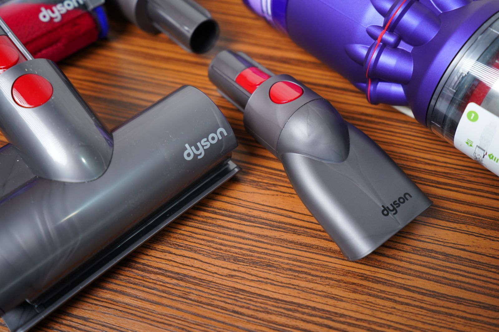รีวิวการใช้งานจริง เครื่องดูดฝุ่นไร้สาย “Dyson Omni-glide” จิ๋วแต่เจ๋งจริง หัวดูด 360 องศา จะแคบจะลึกแค่ไหนก็สะอาดหมดจดจนไม่เหลือ