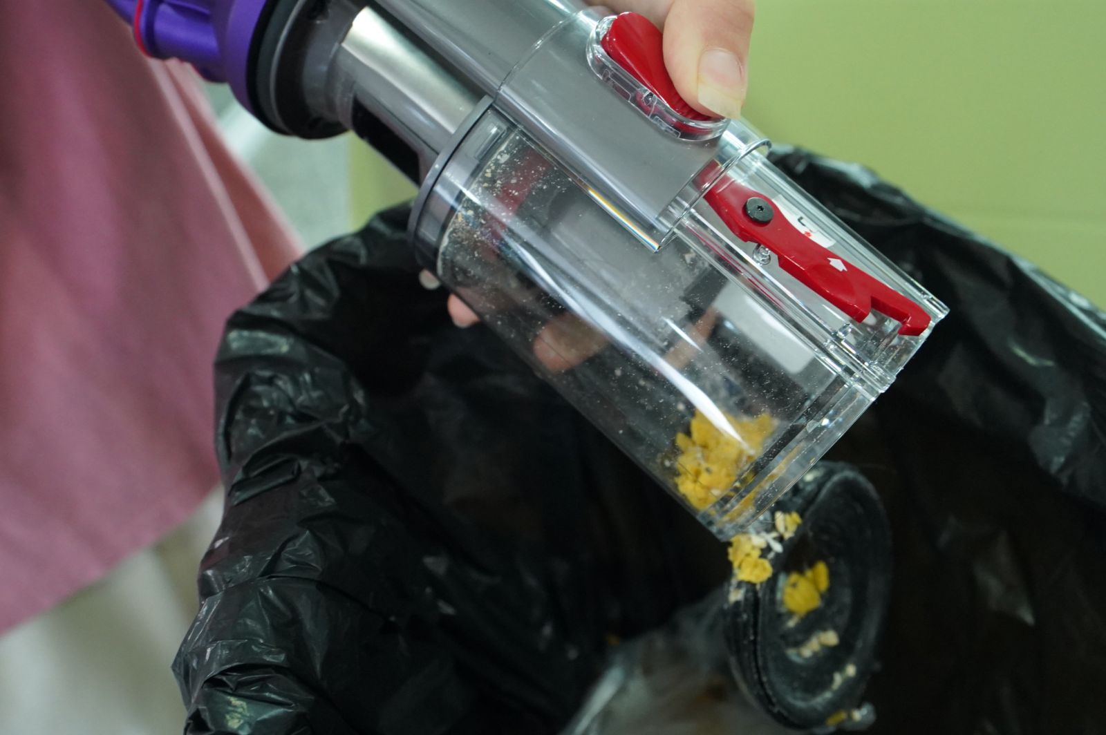 รีวิวการใช้งานจริง เครื่องดูดฝุ่นไร้สาย “Dyson Omni-glide” จิ๋วแต่เจ๋งจริง หัวดูด 360 องศา จะแคบจะลึกแค่ไหนก็สะอาดหมดจดจนไม่เหลือ